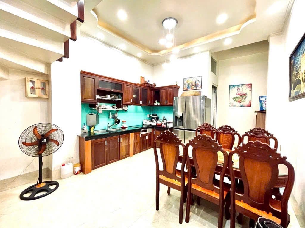 Quận 12 - nhà đẹp 4 tầng nội thất cao  cấp - vị trí đỉnh giáp Gò Vấp - cách mặt tiền 1 căn khu dân trí - sổ đẹp vuông vức