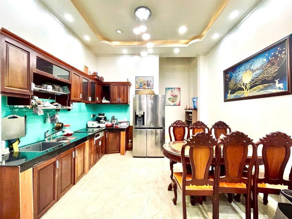 Quận 12 - nhà đẹp 4 tầng nội thất cao  cấp - vị trí đỉnh giáp Gò Vấp - cách mặt tiền 1 căn khu dân trí - sổ đẹp vuông vức