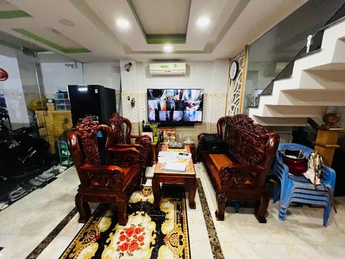 Nhà 5 tầng mới đẹp ở ngay - có sẵn doanh thu