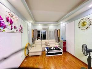 CẦU GIẤY - 20M RA OTO ĐỖ - NHÀ ĐẸP FULL ĐỒ NỘI THẤT - GẦN PHỐ CHỈ NHỈNH 8 TỶ - CÓ SỔ