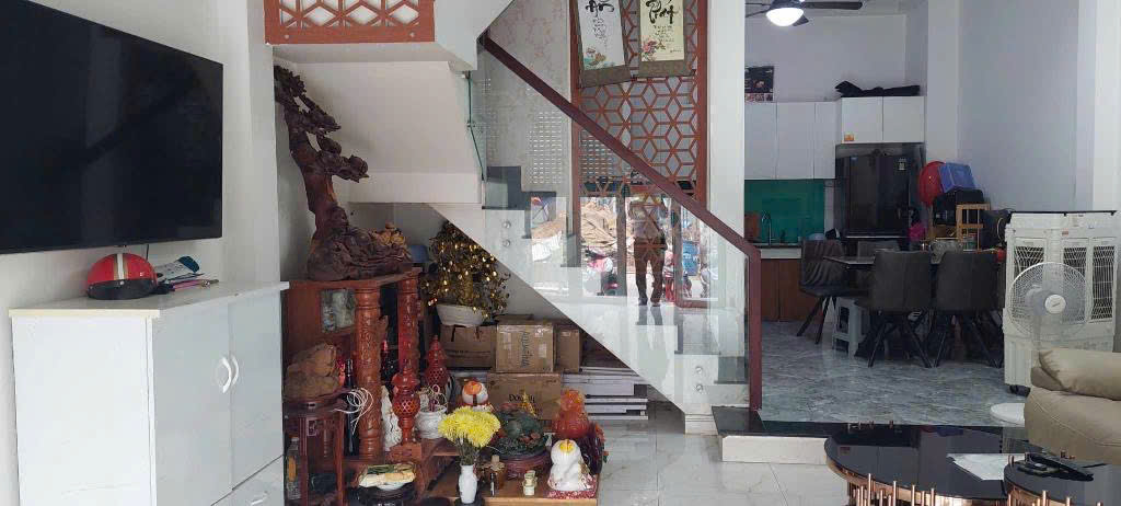 Chủ cần bán gấp – Nhà 4PN, sân thượng – Cách Tô Ngọc Vân chỉ 100m