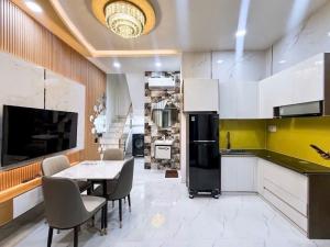 Bán nhà hiếm tại Lê Văn Sỹ Q3, nội thất cao cấp , 3 tầng 2PN 3WC, 60m2 sử dụng