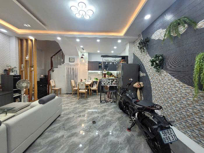 Bán nhà 2 tầng hẻm 4m đường Hoàng Bật Đạt