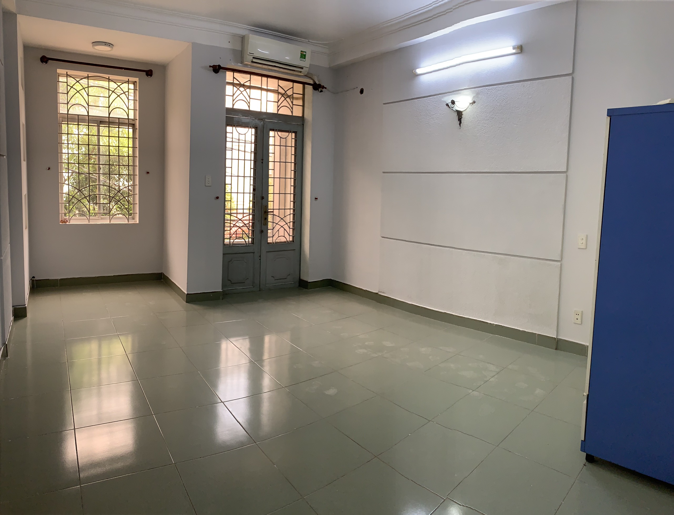 bán Nhà Mặt Tiền ngay chợ Bình Chánh sổ riêng