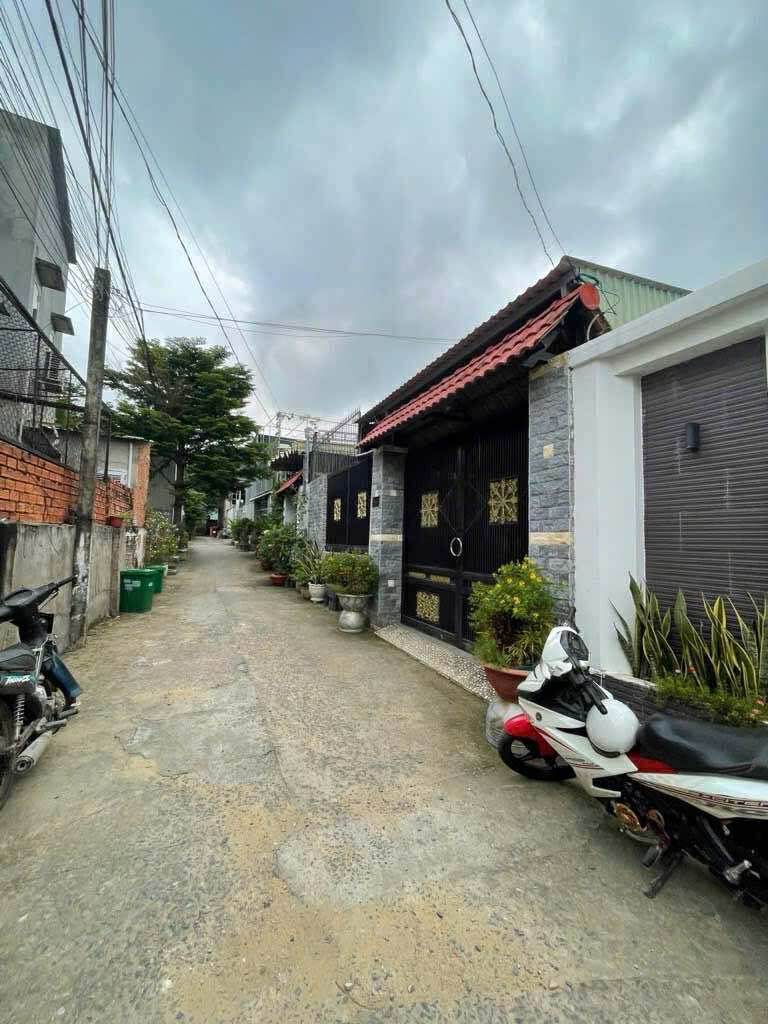 Cần bán nhà, đường xe hơi