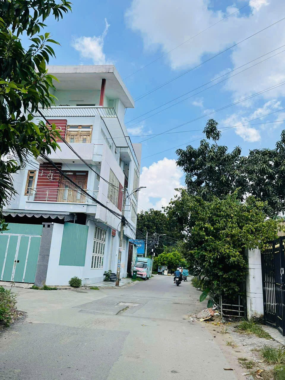 Bán nhà trục đường ql13