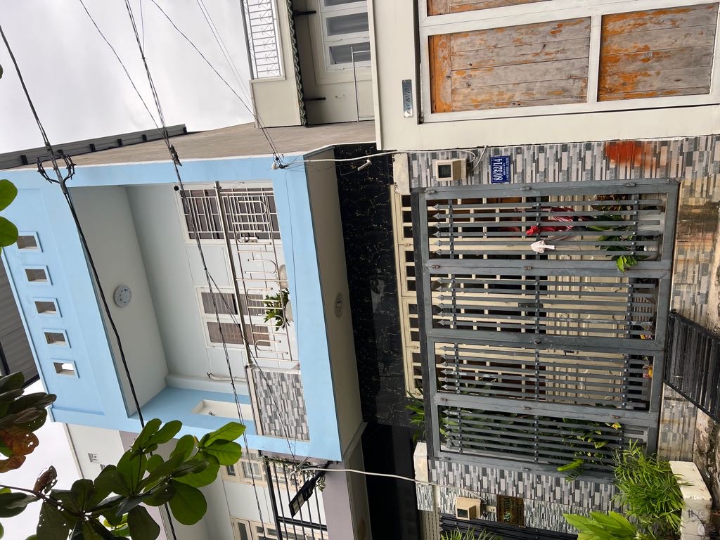 Bán nhà chỗ đậu ô tô