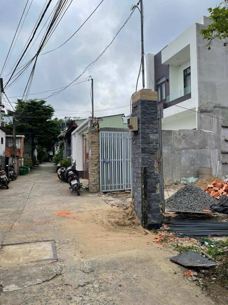 Hẻm xe hơi chạy vi vu