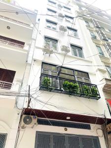 CỰC HIẾM TRUNG TÂM CẦU GIẤY 7 TẦNG THANG MÁY- KINH DOANH- Ô TÔ TRÁNH