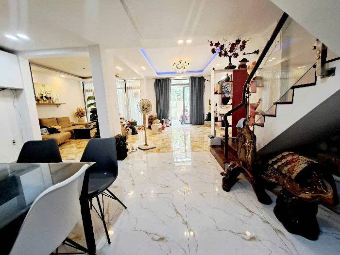 SÁT KHU HIM LAM QUẬN 7-  KHỦNG 138M2- NỘI THẤT CAO CẤP-CHỈ HƠN 10.X XÍU