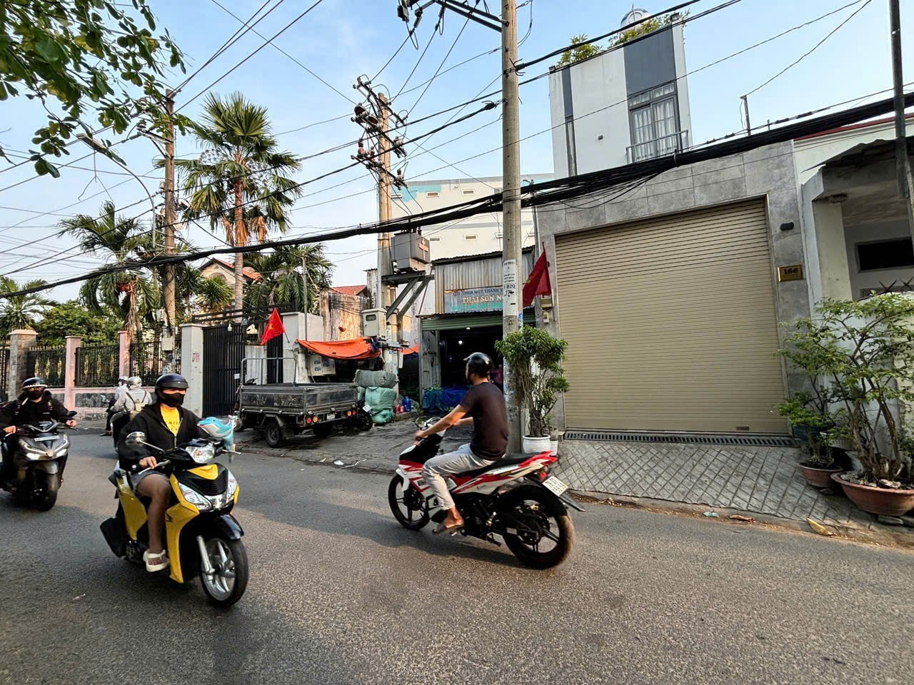 Nhà Mặt Tiền