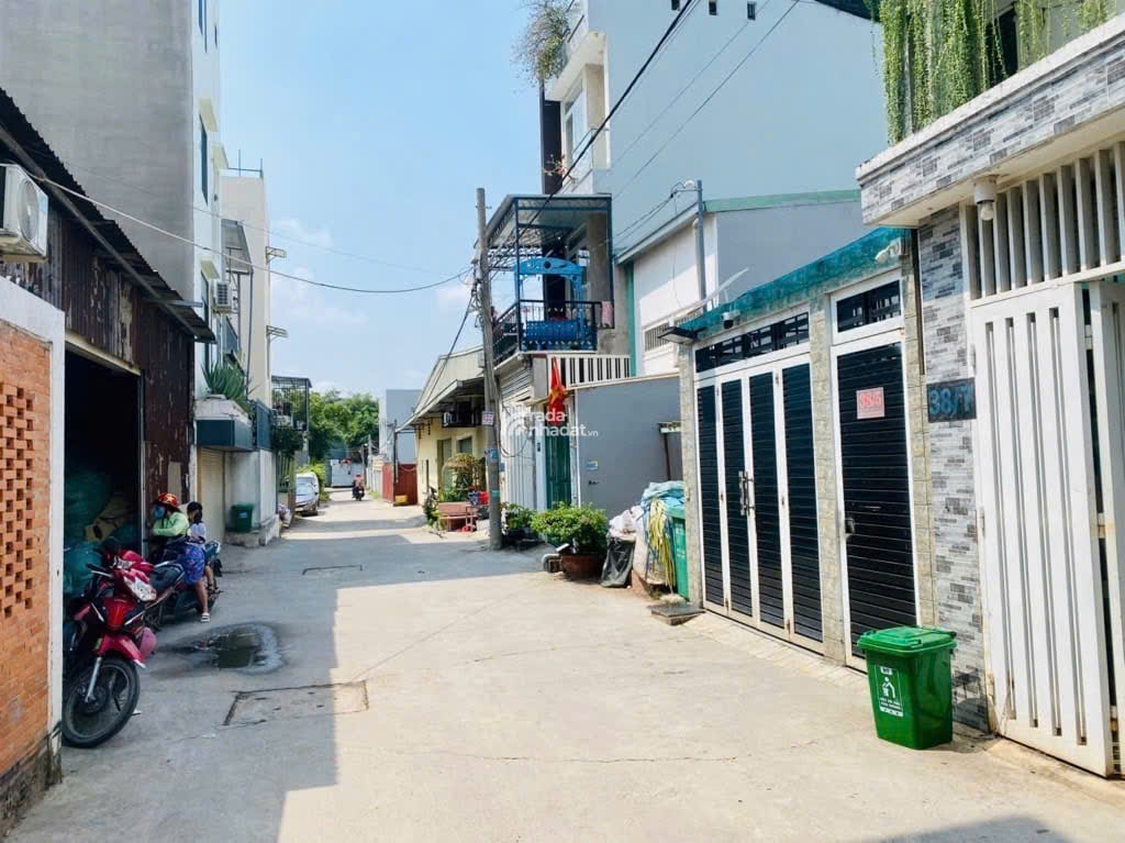 BÁN NHÀ 63m2 chỉ 2.4 tỷ, đường Tô Ký , Q12