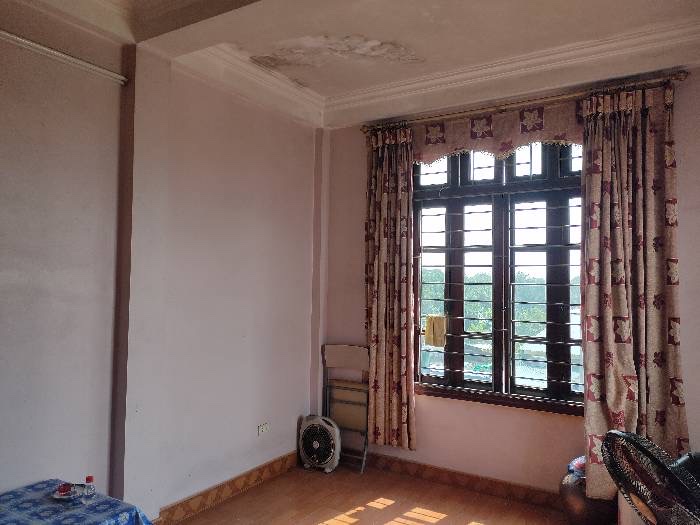 Nhà vị trí đẹp, lô góc, gần đường lớn, ngõ thông, ô tô vào nhà OK