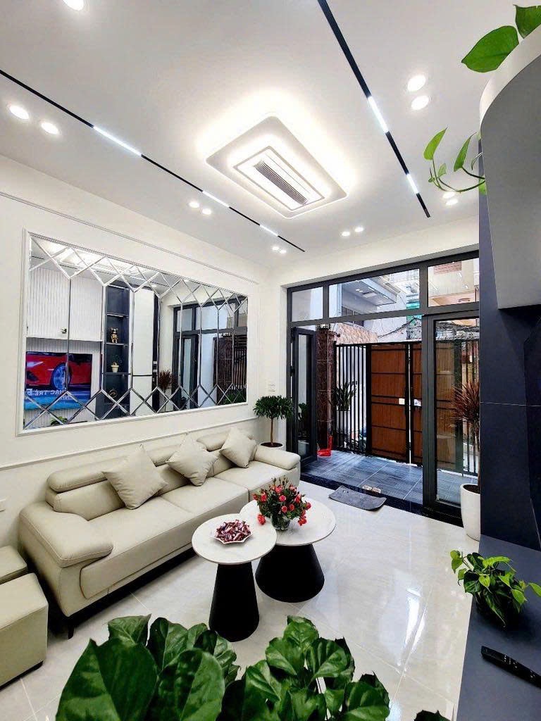 MỚI 4 TẦNG ĐẸP LUNG LINH - TẶNG FULL NỘI THẤT - CHỈ VIỆC XÁCH VALI VỀ Ở