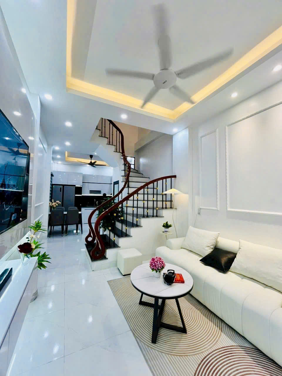 B,án gấp Hoàng - Mai, 35 m2, 5 tầng thiết kế hiện đại, ngõ thông kinh doanh, 5,5 tỷ