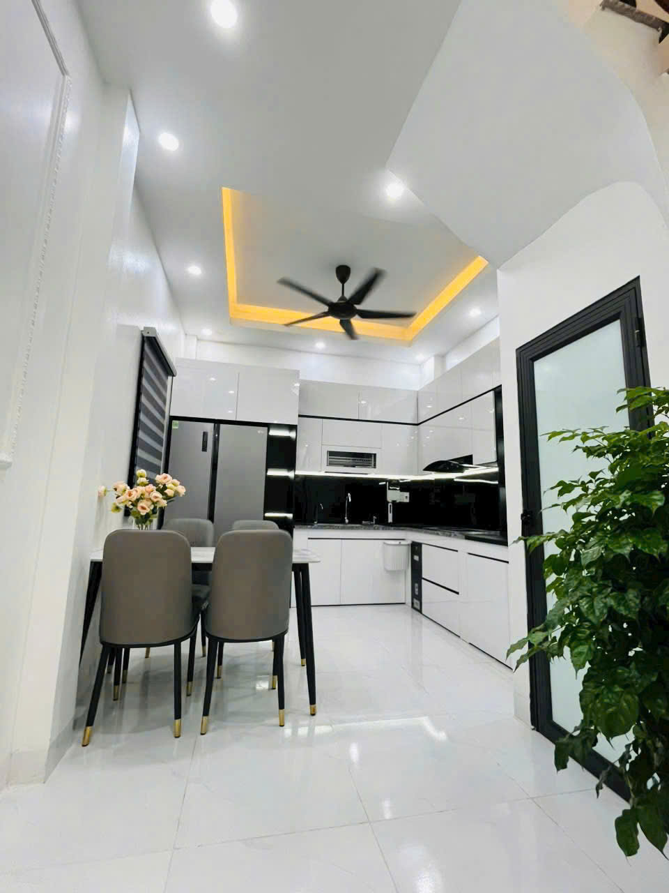 B,án gấp Hoàng - Mai, 35 m2, 5 tầng thiết kế hiện đại, ngõ thông kinh doanh, 5,5 tỷ