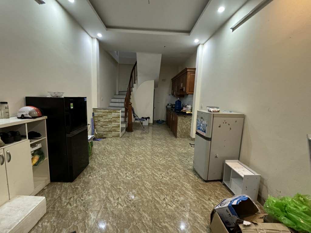 CHỦ NHÀ LÀ CHỊ HOA VUI TÍNH, GIẢNG VIÊN ĐẠI HỌC CÔNG ĐOÀN. BÁN NHÀ ĐỂ VỀ TÂY SƠN TIỆN CÔNG TÁC.