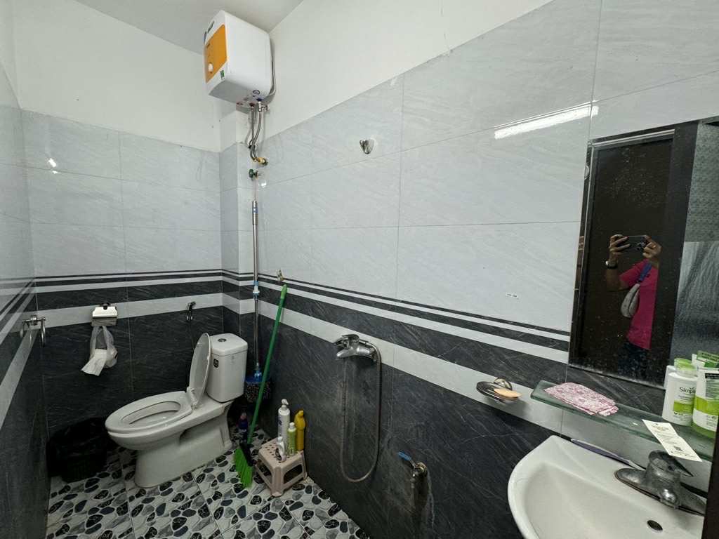 CHỦ NHÀ LÀ CHỊ HOA VUI TÍNH, GIẢNG VIÊN ĐẠI HỌC CÔNG ĐOÀN. BÁN NHÀ ĐỂ VỀ TÂY SƠN TIỆN CÔNG TÁC.