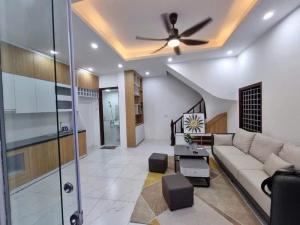 B.ÁN NHÀ ĐẸP MỄ TRÌ, 5 TẦNG, MẶT TIỀN SIÊU RỘNG-GIÁ CHỈ HƠN 7 TỈ