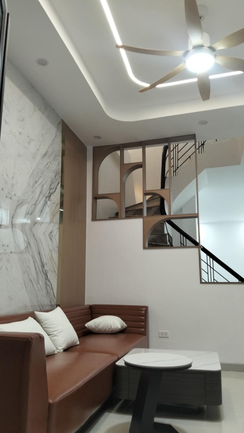 NHÀ HIẾM BÙI XUÂN TRẠCH PHÂN LÔ -DÂN XÂY -Ô TÔ CHẠY VÒNG QUANH - NGÕ THÔNG Ở SƯỚNG-SỔ ĐỎ VUÔNG ĐẸP