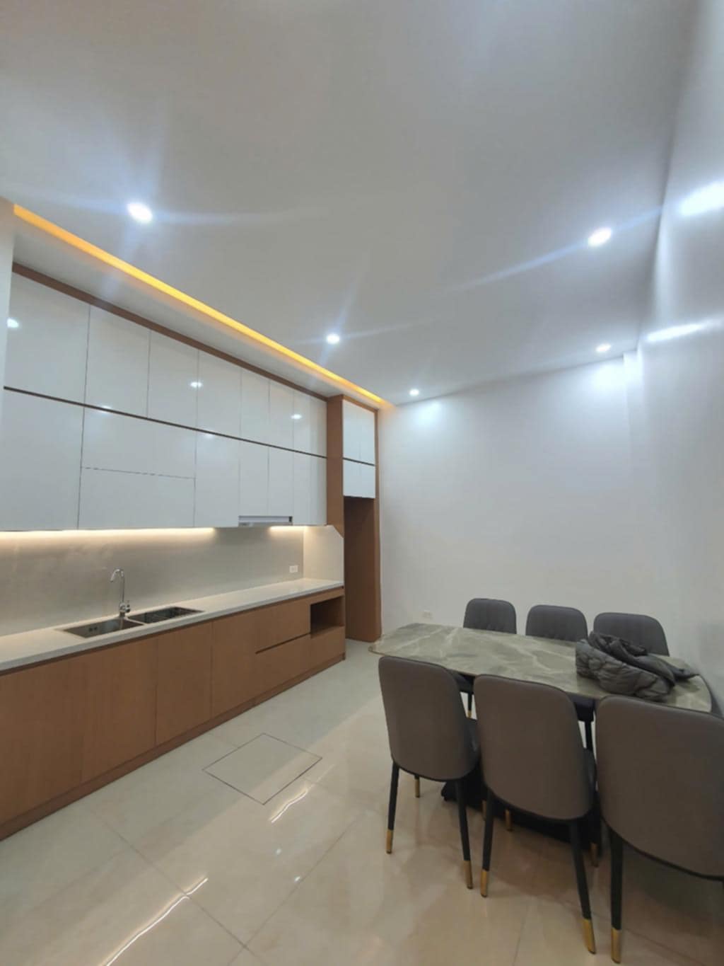 NHÀ HIẾM BÙI XUÂN TRẠCH PHÂN LÔ -DÂN XÂY -Ô TÔ CHẠY VÒNG QUANH - NGÕ THÔNG Ở SƯỚNG-SỔ ĐỎ VUÔNG ĐẸP