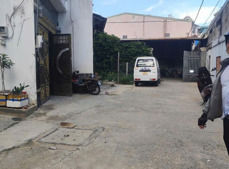 NHÀ BÁN MẶT TIỀN VỊ TRÍ ĐẮC ĐỊA QUẬN 12