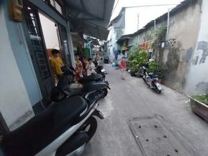 NHÀ BÁN MẶT TIỀN VỊ TRÍ ĐẮC ĐỊA QUẬN 12