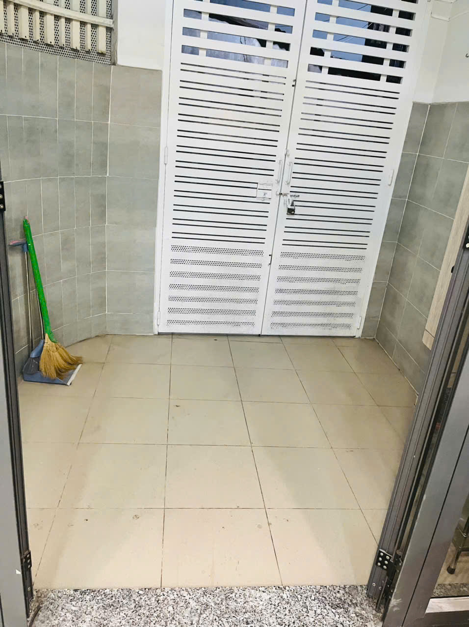 Bán nhà hẻm 1014/ CMT8, phường 5, 3x12m (NH 5.7), 1 lầu đúc, giá 4.8 tỷ TL