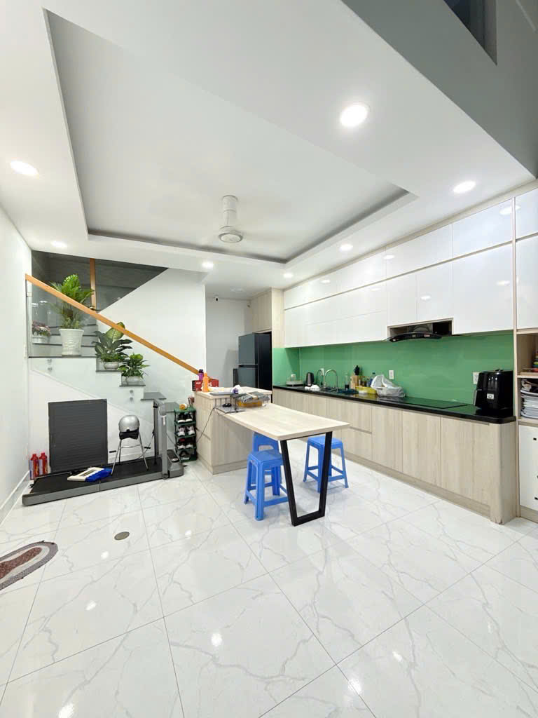 Bán nhà hẻm 958/ Lạc Long Quân, phường Tân Hòa, 4.5x7.5, 4 tầng, 5.85 tỷ TL