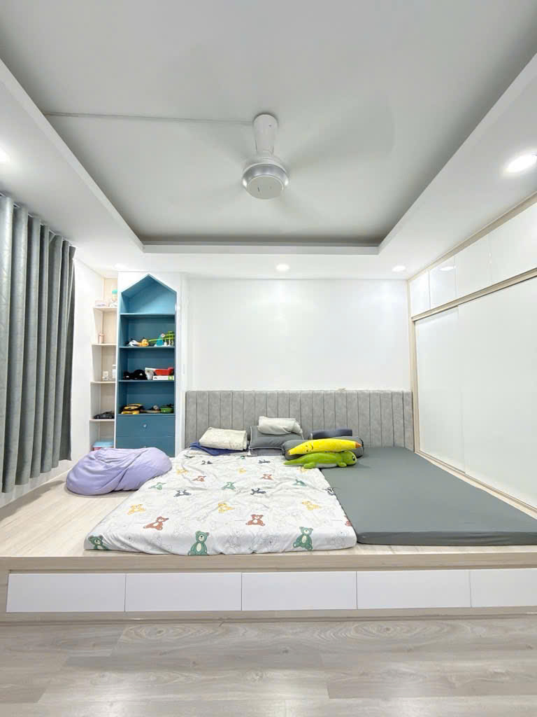 Bán nhà hẻm 958/ Lạc Long Quân, phường Tân Hòa, 4.5x7.5, 4 tầng, 5.85 tỷ TL