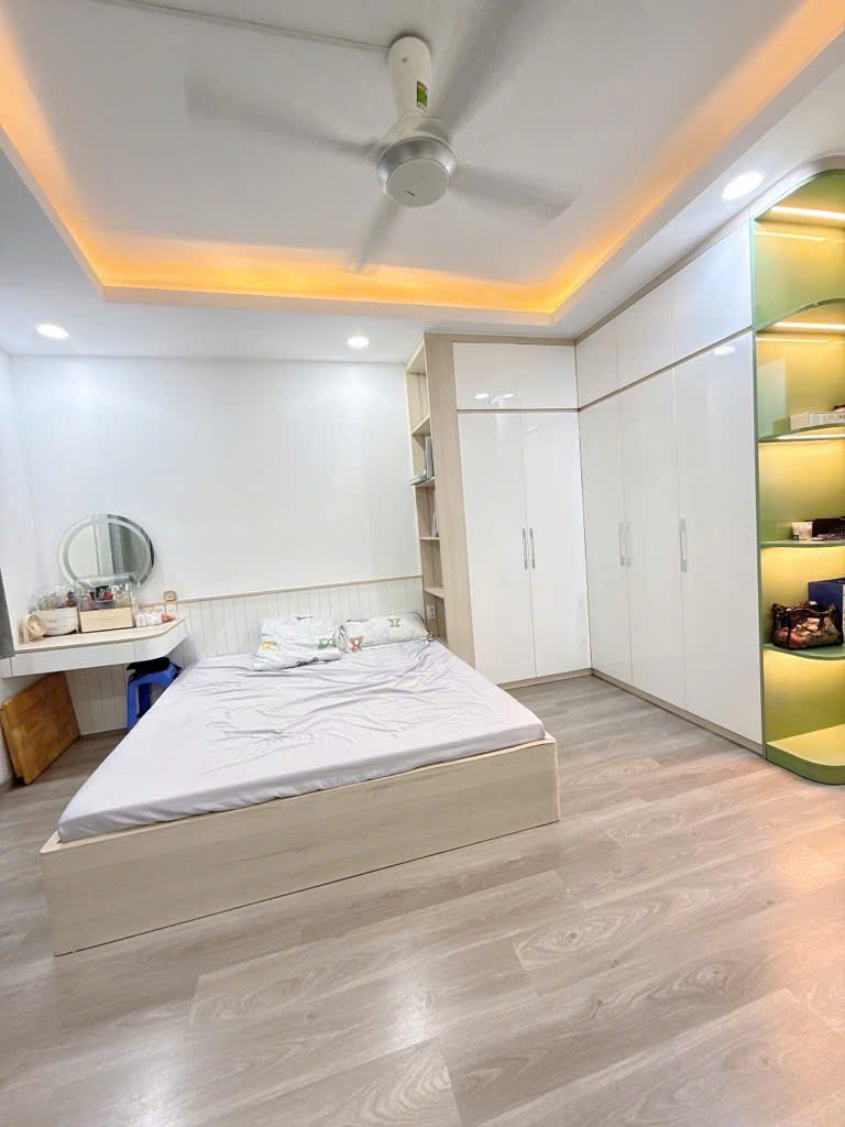 Bán nhà hẻm 958/ Lạc Long Quân, phường Tân Hòa, 4.5x7.5, 4 tầng, 5.85 tỷ TL