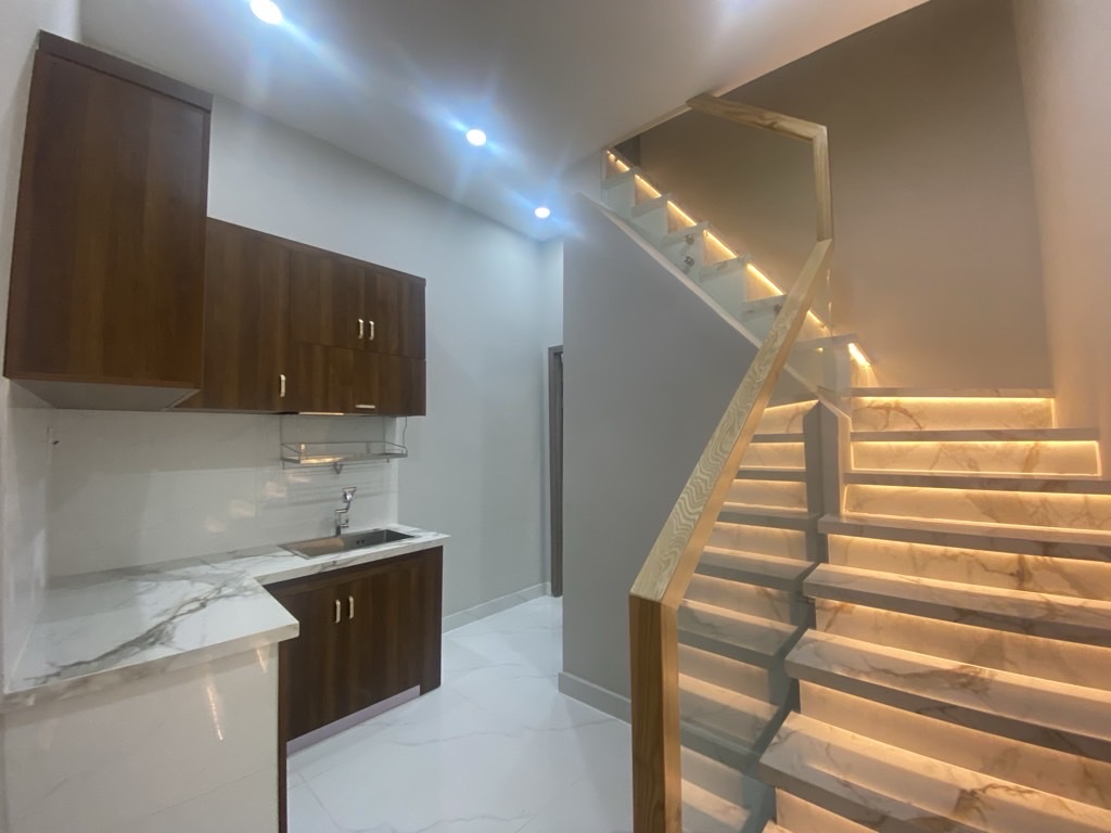 Bán nhà MTKD 373 Lý Thường Kiệt, 3.5x7.5m, 2 lầu, 3pn giá 5.8 tỷ TL