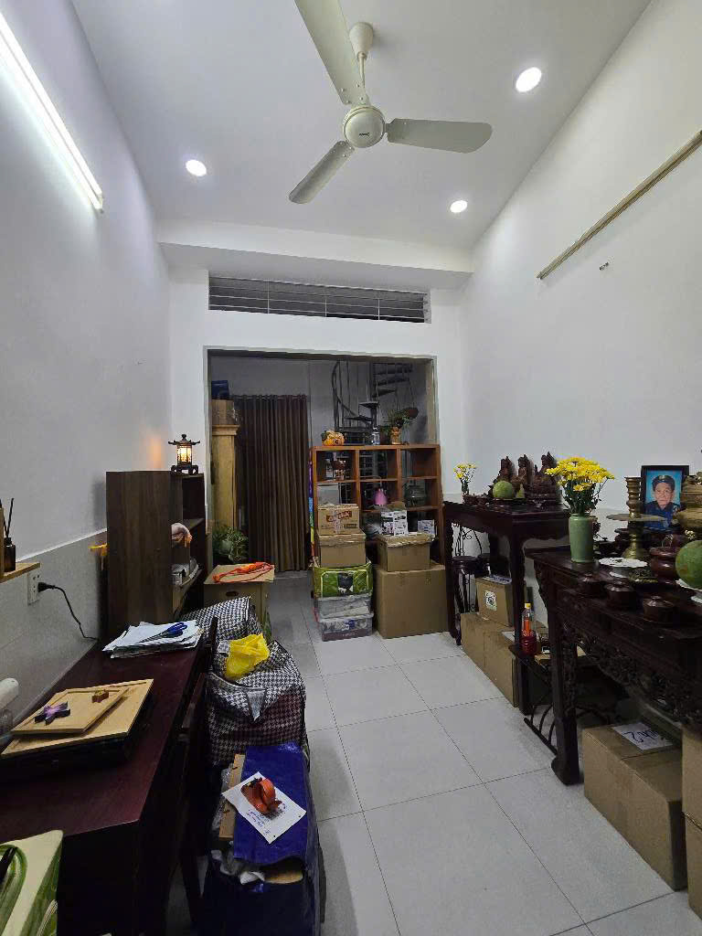 Bán nhà hẻm 3m Chử Đồng Tử, 3.6x17m, 3 lầu, giá 5.5 tỷ TL