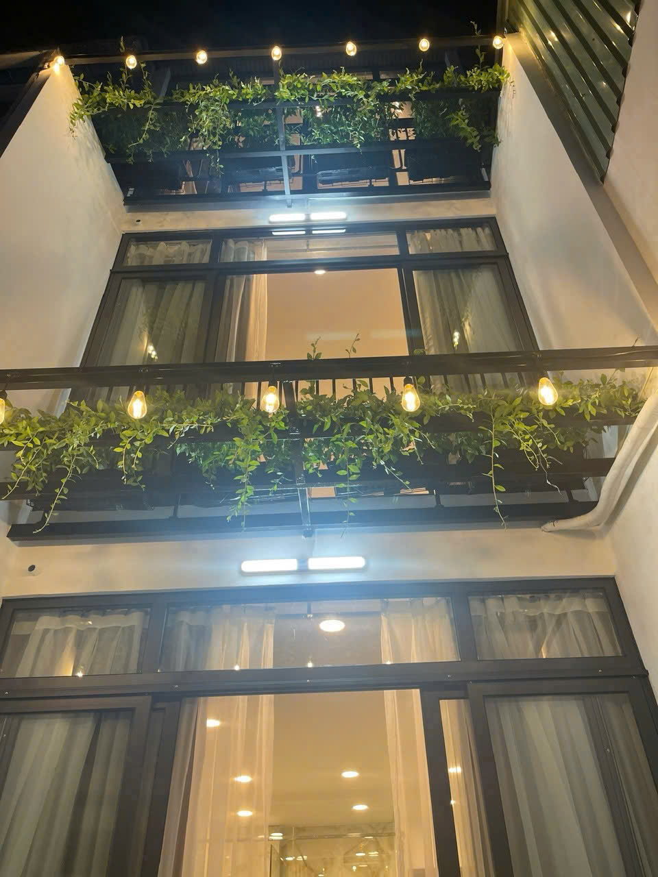 Bán nhà MT Nguyễn Trọng Tuyển, phường 2, 3.1x11m, 4 tầng, nội thất cao cấp