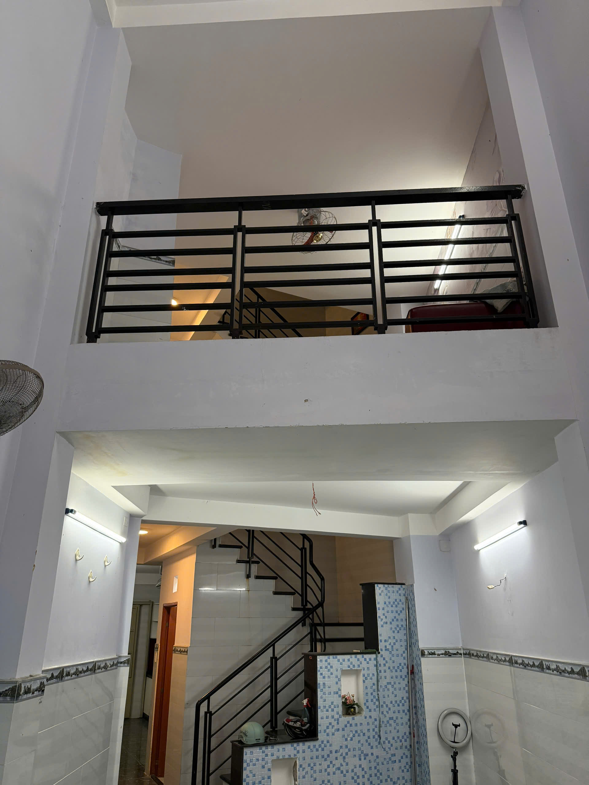 Bán nhà hẻm 3.5m Đông Hồ, F8, 3.2x17m, 5 tầng, 6pn 7wc, giá 8.19 tỷ TL