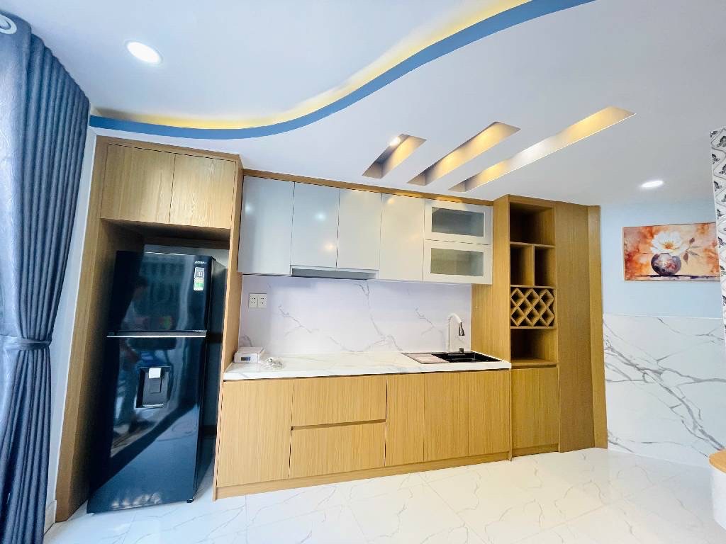 Bán nhà 817/ Lạc Long Quân, 4.2x7m, 4 tầng, giá 5.65 tỷ TL