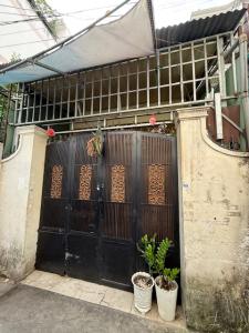 BÁN NHÀ HẺM 1007/ LẠC LONG QUÂN, PHƯỜNG 11, 4x17M, NHÀ CẤP 4 TIỆN SỬA MỚI , GIÁ 5.9 TỶ TL