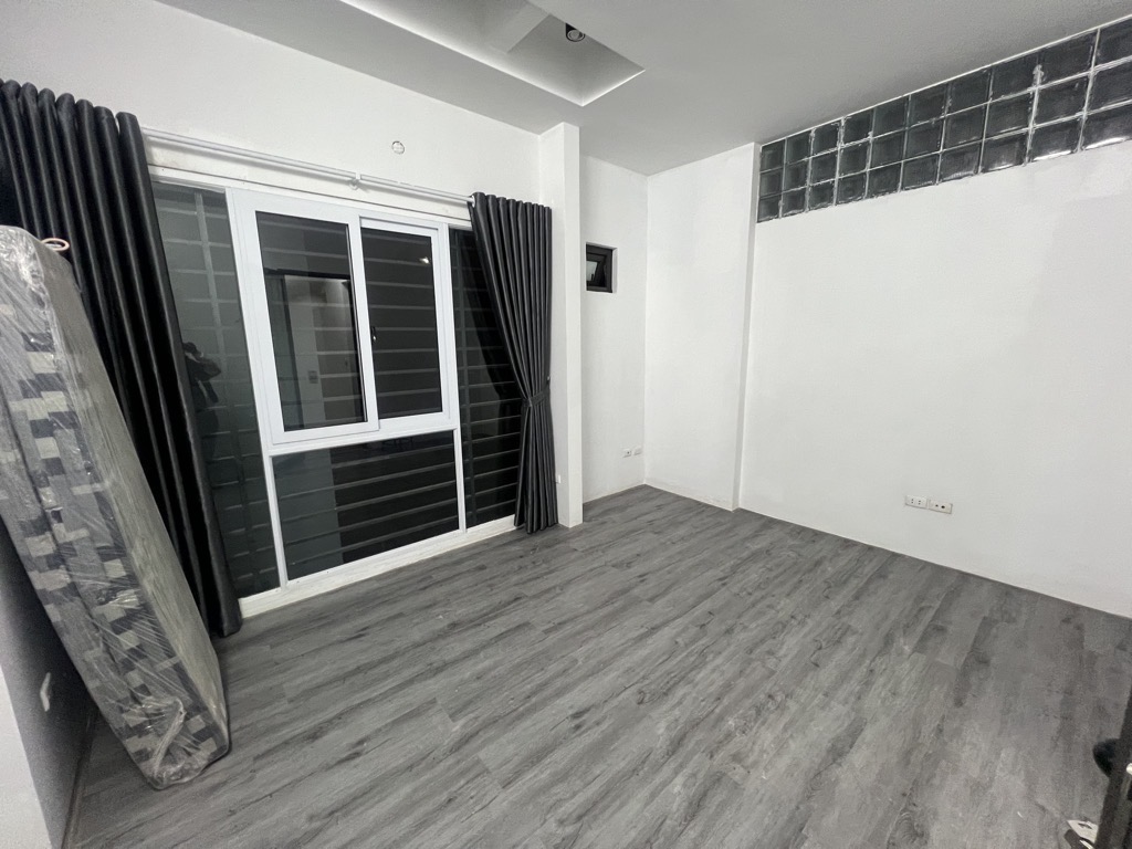 bán nhà hoàng mai 42m 5 tầng chỉ hơn 6 tỷ