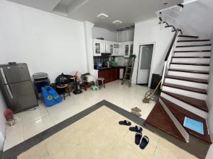 bán nhà hoàng mai 42m 5 tầng chỉ hơn 6 tỷ
