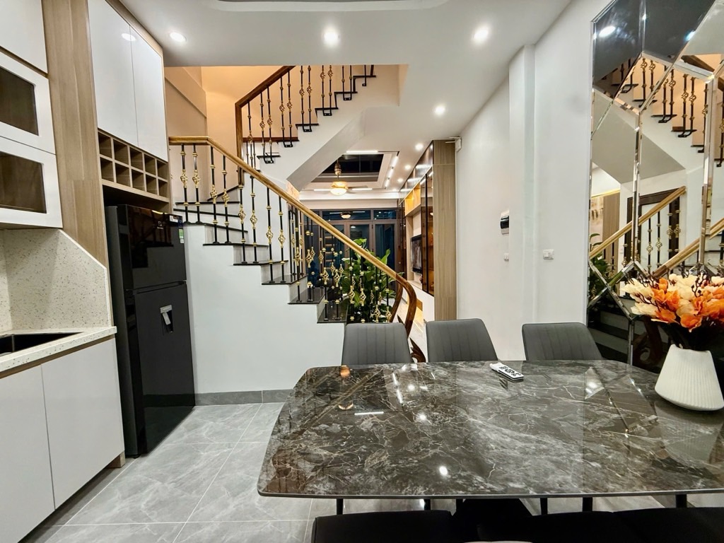 KIM HOA - PHƯƠNG LIÊN ĐỐNG ĐA NHÀ 5 TẦNG x 40M SÁT MẶT PHỐ  - 2 MẶT NGÕ TRƯỚC SAU - NỘI THẤT ĐẸP HIỆN ĐẠI - CHỈ SÁCH VALI VỀ Ở