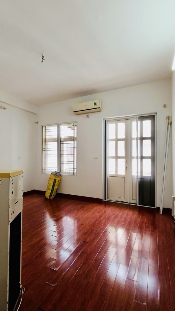 VĂN QUÁN HÀ ĐÔNG - PHÂN LÔ VỈA HÈ Ô TÔ TRÁNH