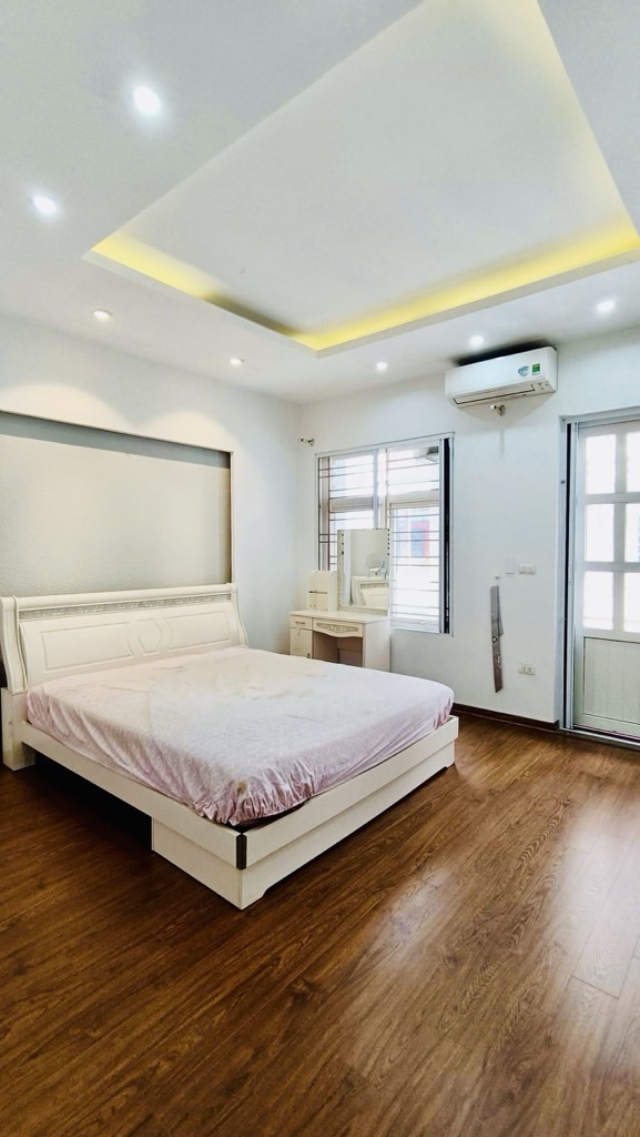 VĂN QUÁN HÀ ĐÔNG - PHÂN LÔ VỈA HÈ Ô TÔ TRÁNH