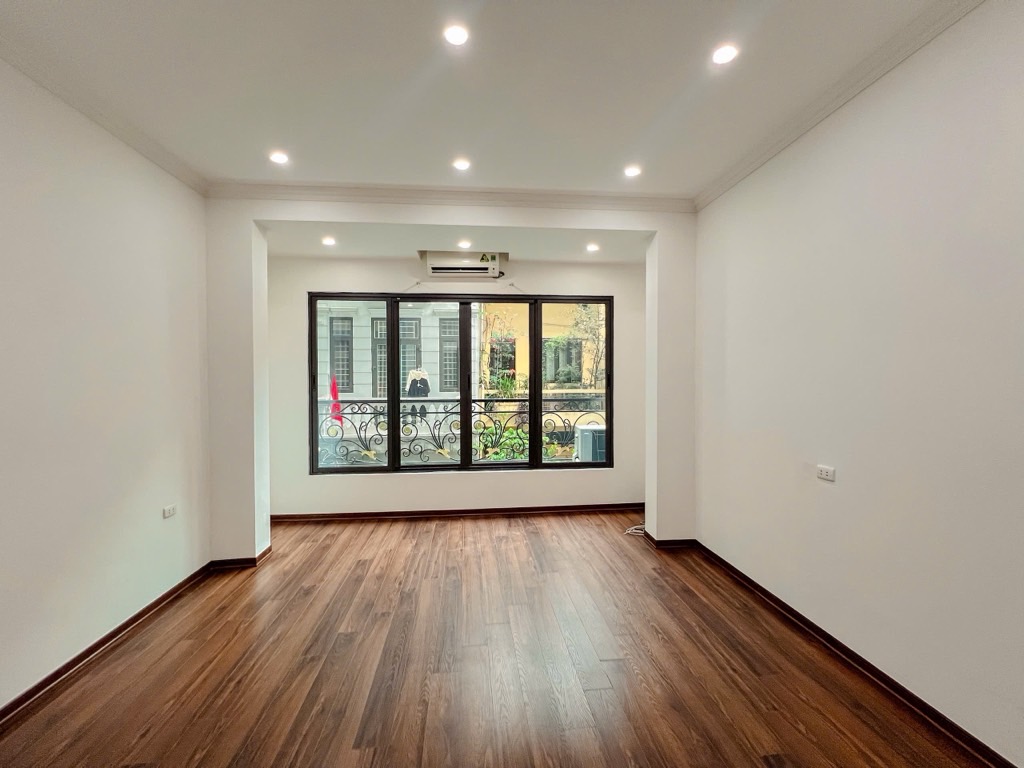 SIÊU PHẨM 5 TẦNG - PHÂN LÔ QUÂN ĐỘI - Ô TÔ TRÁNH