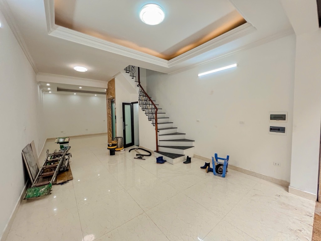 SIÊU PHẨM 5 TẦNG - PHÂN LÔ QUÂN ĐỘI - Ô TÔ TRÁNH