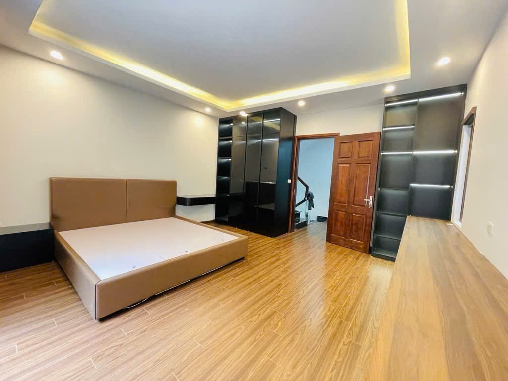 Nhà mới Hồ Tùng Mậu DT: 35m2 - 5 Tầng Mt: 4,8m