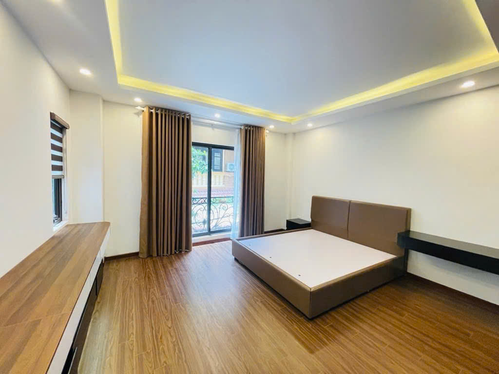 Nhà mới Hồ Tùng Mậu DT: 35m2 - 5 Tầng Mt: 4,8m