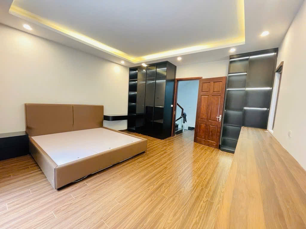 Nhà mới Hồ Tùng Mậu DT: 35m2 - 5 Tầng Mt: 4,8m