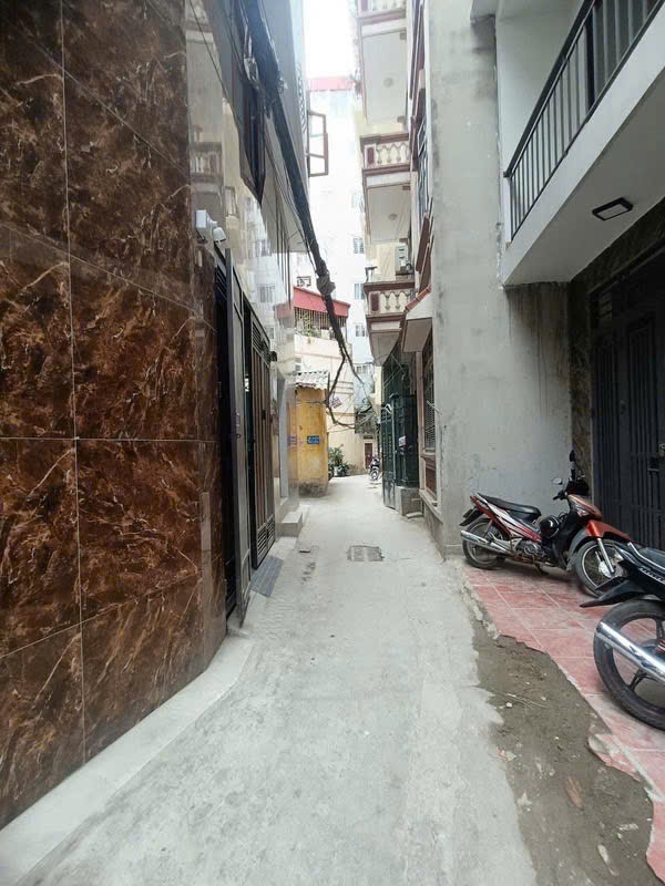 Nhà mới Hồ Tùng Mậu DT: 35m2 - 5 Tầng Mt: 4,8m