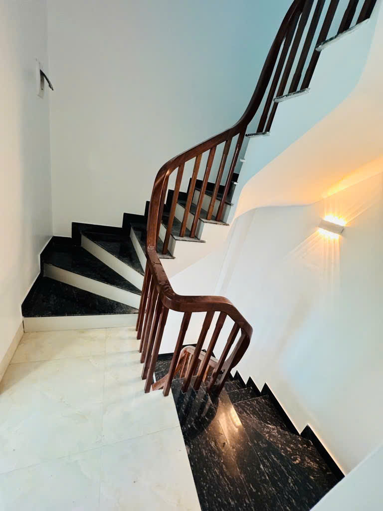 Nhà đẹp Thượng Cát Từ Liêm - Dt: 37m2 - Mt : 4,3m trước thoáng