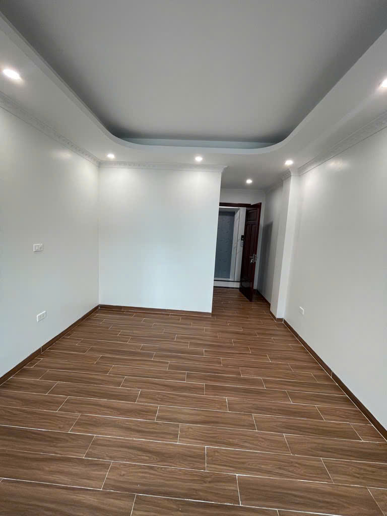 Nhà Cầu Diễn - 32m2 - 6 tầng - thang máy - sát ô tô - đường rộng đẹp - 7,4 đồng